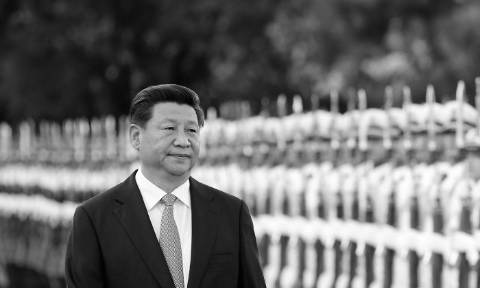 Лидер компартии Китая Си Цзиньпин присутствует на церемонии встречи лидеров Малайзии у Большого зала народных собраний в Пекине, Китай, 4 сентября 2014 года. Си усилил свой контроль над Политической и правовой комиссией с прямым управлением, сообщают государственные СМИ 23 октября 2014 г. (Lintao Zhang / Getty Images)
