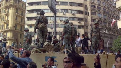 Ramy Raoof - Flickr: Army Truck and Soldiers in Tahrir Square, Cairo, CC BY 2.0, https://commons.wikimedia.org