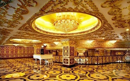 Государственная компания в Китае оформила офис в стиле Версаля. Фото: STR/AFP/Getty Images