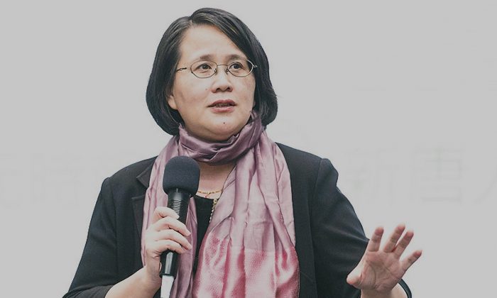 Гуо Цзюнь, руководитель филиала HK Epoch Times, выступая на конференции на Тайване в ноябре 2014 года, говорит, что как независимое СМИ, честно и правдиво сообщая, Epoch Times является единственным окном в настоящий Китай. (Чэнь Бо-Чоу / Великая Эпоха)