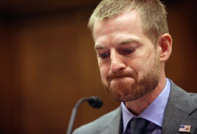 Д-р Кент Брантли, врач, выживший после лихорадки Эбола, выступает во время слушания в комиссии по иностранным делам сената США 16 сентября 2014 г. Фото: Alex Wong/Getty Images