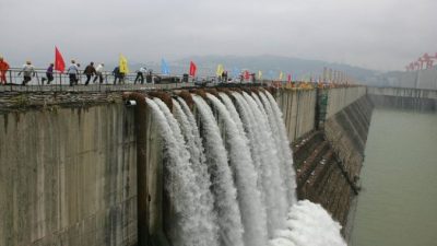 Гидроэлектростанция «Три ущелья» в Китае. Фото: China Photos/Getty Images