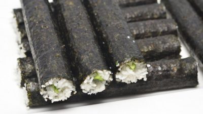 Водоросли нори — прекрасный источник омега-3 жирных ненасыщенных кислот и витаминов B-12 и C. Фото: RusN/photos.com