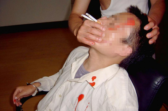 (Фотографии) Пытки, применяемые китайским режимом, чтобы вынудить человека отказаться от веры и принять идеи коммунизма