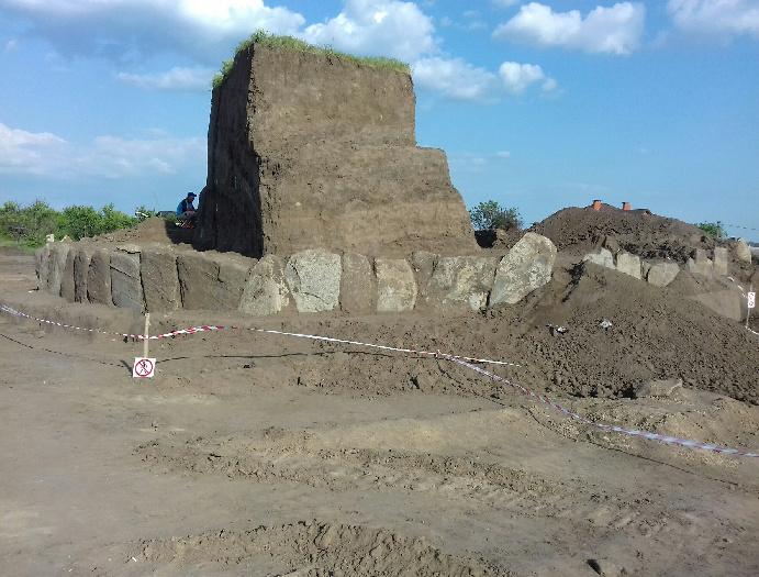 В Новоалександровке Днепропетровской области, Украина, обнаружено место древнего поселения эпохи неолита