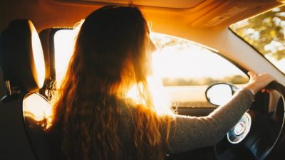 Странные события происходили с девушкой до и после страшной аварии. Что это — помрачение рассудка или разрыв реальности?