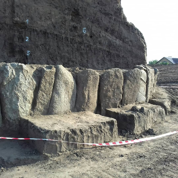 В Новоалександровке Днепропетровской области, Украина, обнаружено место древнего поселения эпохи неолита