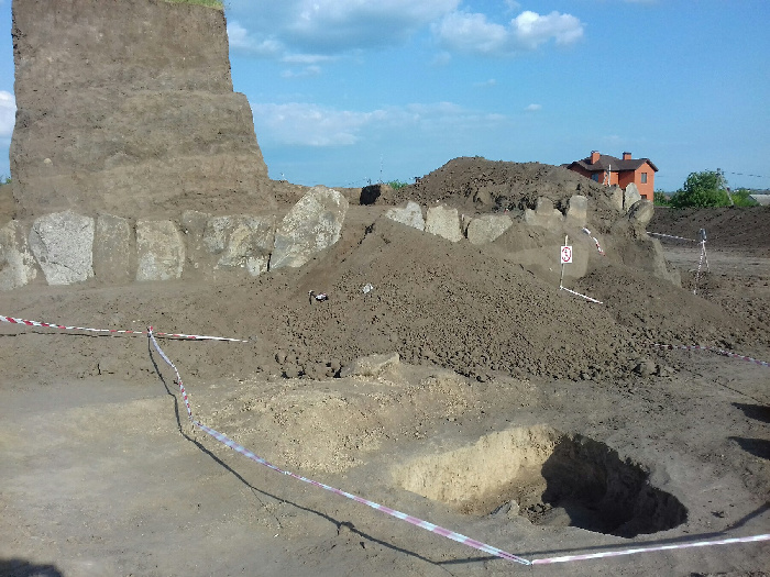 В Новоалександровке Днепропетровской области, Украина, обнаружено место древнего поселения эпохи неолита