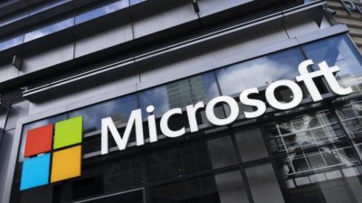 Логотип Microsoft на здании в Нью-Йорке 6 мая 2021 года. Mark Lennihan/AP Photo