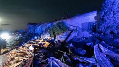 Повреждённые здания в деревне Хруски, в 60 км к югу от Брно, Южная Моравия, Чешская Республика, после удара торнадо 24 июня 2021 года. RADEK MICA /AFP via Getty Images
