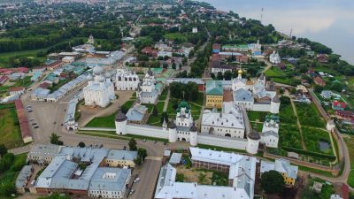 Вид на Ростовский кремль и город с высоты птичьего полёта. Шелковников Евгений Анатольевич /commons.wikimedia.org/ CC BY-SA 4.0