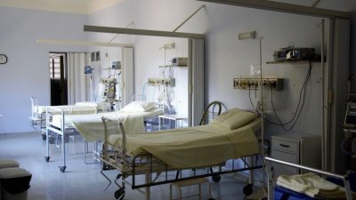 Медицинский дебошир — странная профессия, которая делает плохие отношения «врач-пациент» ещё хуже. (Image: via  ( pixabay©  CC0 1.0 )