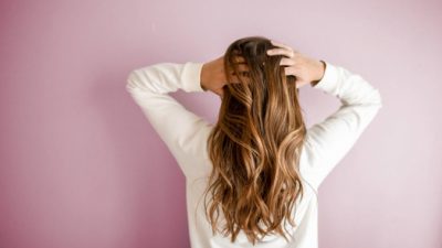 Красивые волосы — это важная часть нашего образа.  pexels.com