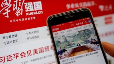 Приложение Xuexi Qiangguo, которое переводится как «Изучите, чтобы сделать Китай сильным», видно на мобильном телефоне на фотографии, сделанной 18 февраля 2019 г. Tingshu Wang/Reuters