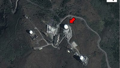 Шпионский объект, расположенный на горе Тай Мо в Гонконге, показан на спутниковых снимках Digital Globe. Станция, управляемая Народно-освободительной армией китайского режима, якобы используется для слежки за гражданами Гонконга. (Цифровой глобус)