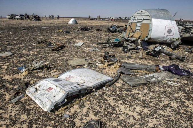 Обломки разбившегося самолёта. Фото: KHALED DESOUKI/AFP/Getty Images