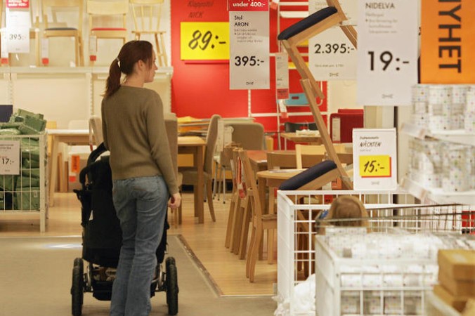 Производители IKEA советуют внимательно следовать инструкции, которая призвана обеспечить безопасную эксплуатацию. Фото: SVEN NACKSTRAND/AFP/Getty Images