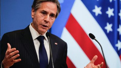 Госсекретарь США Энтони Блинкен выступает на пресс-конференции в конце встречи министров иностранных дел НАТО в штаб-квартире НАТО в Брюсселе в среду, 24 марта 2021 г.  (Olivier Hoslet, /Pool Photo via AP)