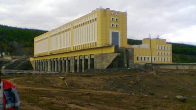 Светлинская гидроэлектростанция на реке Вилюй в Якутии. ru.wikipedia.org/MVVAlt - http://forums.drom.ru/garazh/t1151508012-p202.html#post1102802773/CC BY-SA 3.0