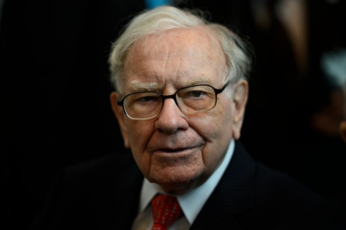 Генеральный директор Berkshire Hathaway Уоррен Баффет присутствует на годовом собрании акционеров 2019 г. в Омахе, штат Небраска, 3 мая 2019 г. (Johannes Eisele / AFP via Getty Images)