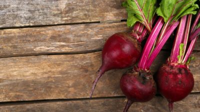 Изменение диеты часто оказывается более дешевым, здоровым и вкусным способом борьбы с гипертонией, чем прием лекарств. (Africa Studio / Shutterstock)