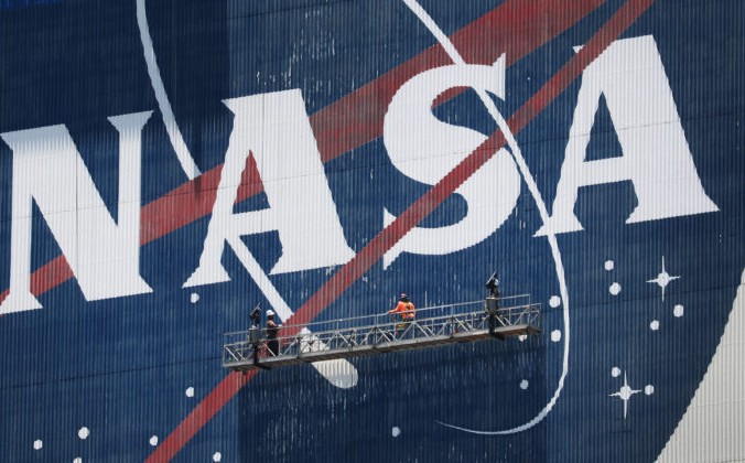 Логотип NASA на cборочном корпусе транспортных средств. Фото: Joe Raedle / Getty Images