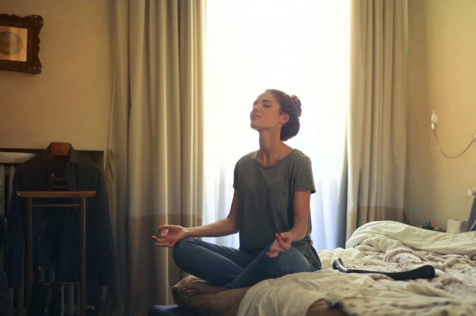 Медитация, с латинского meditatio — «размышление». (Фото: Andrea Piacquadio/pexels.com/ru-ru/license/)