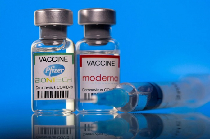 Вакцины от Pfizer-BioNTech и Moderna от коронавируса (COVID-19), 19 марта 2021 г. (Dado Ruvic / Illustration / Reuters)