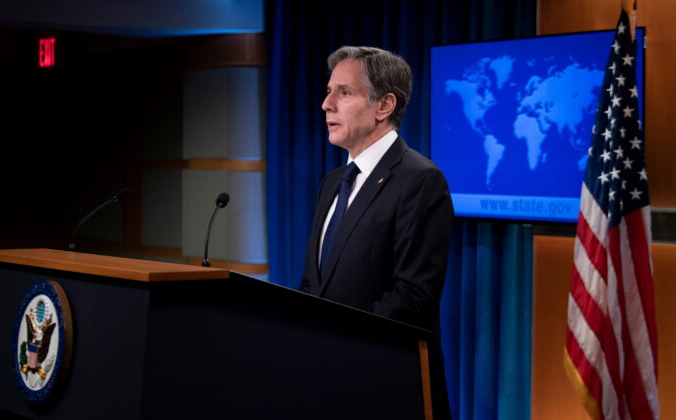 Госсекретарь США Энтони Блинкен рассказывает о программах для афганцев, которые помогали США, во время брифинга в Государственном департаменте в Вашингтоне 2 августа 2021 г. Brendan Smialowski/Pool via Reuters