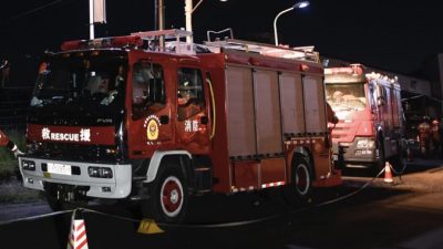 Машина скорой помощи на месте аварии на угольной шахте в Тибетском автономном округе Хайбэй, провинция Цинхай на северо-западе Китая, 14 августа 2021 г. (Wu Gang/Xinhua via AP)