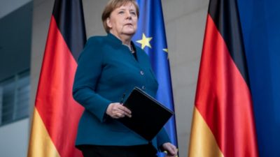 Канцлер Германии Ангела Меркель собирается сделать заявление для прессы о распространении нового коронавируса COVID-19, Берлин, 22 марта 2020 года. MICHAEL KAPPELER/POOL/AFP via Getty Images