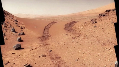 Земляные скалы указывают путь к воде, спрятанный на Марсе