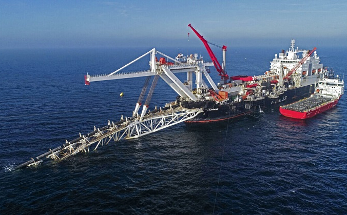 Судно работает на шельфе Балтийского моря на газопроводе «Северный поток — 2» из России в Германию 11 ноября 2018 г. (Bernd Wuestneck / dpa via AP)
