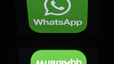 Логотип службы мобильных сообщений WhatsApp 28 декабря 2016 г. (Lionel Bonaventure/AFP via Getty Images)
