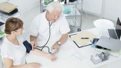 Для врача китайской медицины снижение высокого кровяного давления - не самое главное, потому что важнее устранить причину повышенного давления. (Изображение: через  dreamstime.com  ©  Катаржина Бяласевич )