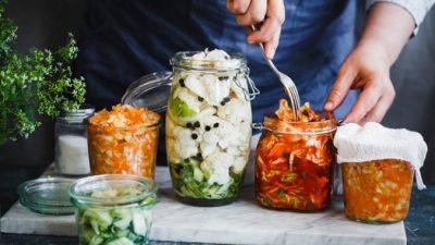 Ферментация - один из древнейших методов сохранения пищи. (Казаниса / Shutterstock)