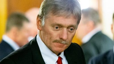 Официальный представитель Кремля Дмитрий Песков прибыл для участия в переговорах между президентом России Владимиром Путиным и президентом Беларуси Александром Лукашенко на «Розу Хутор» черноморского курорта Сочи, Россия, 7 февраля 2020 г.