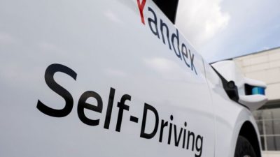 Беспилотный автомобиль, разработанный «Яндексом» совместно с Hyundai, на мероприятии в Москве, Россия, 27 мая 2020 г.