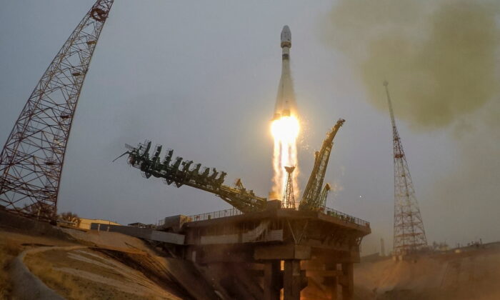 Российская ракета «Союз-2.1а» с разгонным блоком «Фрегат» и 38 спутниками из 18 стран стартует со стартовой площадки на космодроме Байконур, Казахстан, Россия, 22 марта 2021 г.