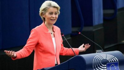 Президент Европейской комиссии Урсула фон дер Лайен выступает во время дебатов на тему «Состояние Европейского Союза» в рамках пленарного заседания в Страсбурге 15 сентября 2021 г.
