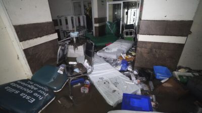 Затопленные палаты, повреждённые кровати и медицинское оборудование в государственной больнице Тулы, штат Идальго, Мексика, 7 сентября 2021 г.