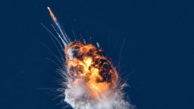 Ракета, запущенная Firefly Aerospace, последним участником нового космического сектора, взорвалась через несколько минут после взлёта с побережья центральной Калифорнии 2 сентября 2021 года.
