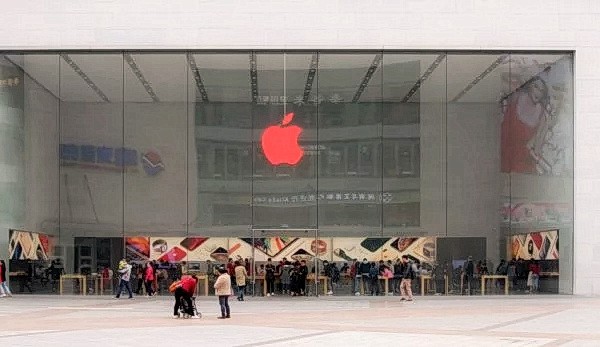 Технологический гигант Apple снова ублажает Китай