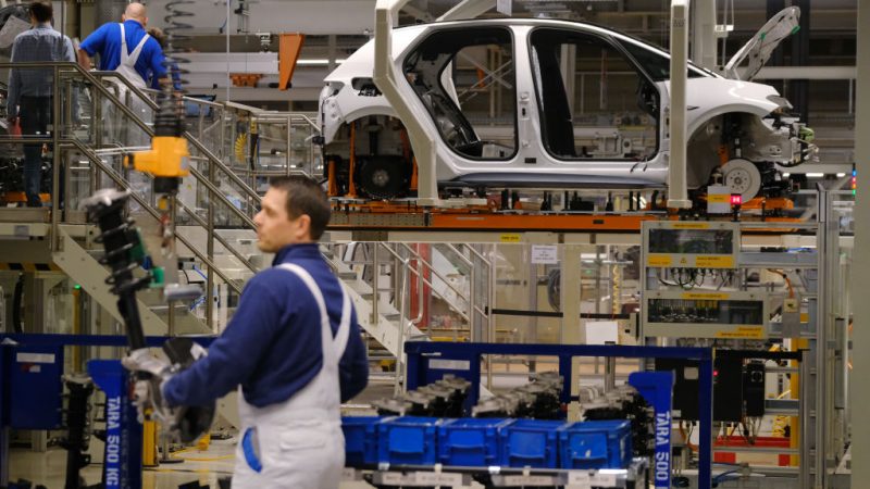 Завод Volkswagen в Калуге сократит производство из-за дефицита микрочипов Volkswagen