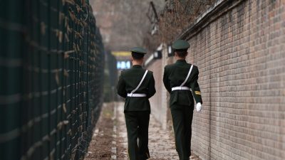 военизированная полиция патрулируют Пекин
