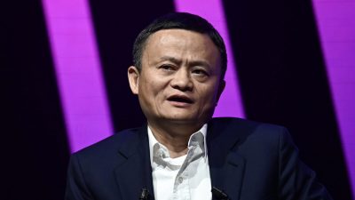 Джек Ма, генеральный директор Alibaba, во время посещения выставки стартапов и инноваций Vivatech в Париже, 16 мая 2019 года. (Philippe Lopez/AFP via Getty Images)