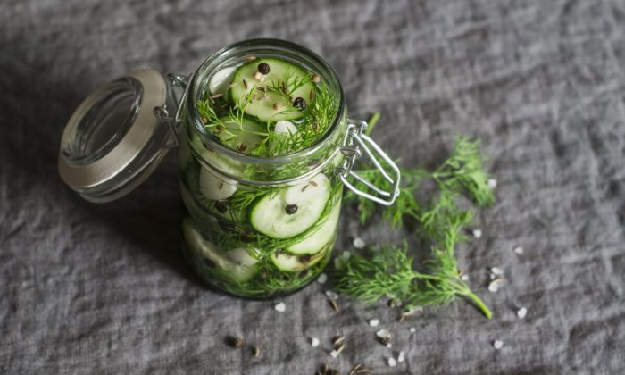 Маринованный огурец.