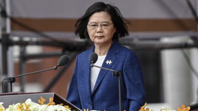 Президент Тайваня Цай Инвэнь выступает во время празднования Национального дня перед Президентским дворцом в Тайбэе, Тайвань, 10 октября 2021 г. Sam Yeh / AFP via Getty Images