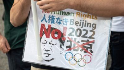 Активисты участвуют в акции протеста с призывом к бойкоту зимних Олимпийских игр 2022 года в Пекине из-за нарушений прав человека в Китае. Токио 2 октября 2021 года. Philip Fong/AFP via Getty Images