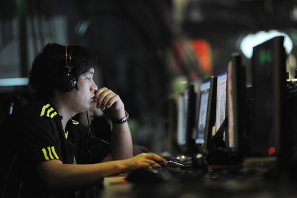 Люди в интернет-кафе в Пекине, 12 мая 2011 г. Gou Yige / AFP / Getty Images